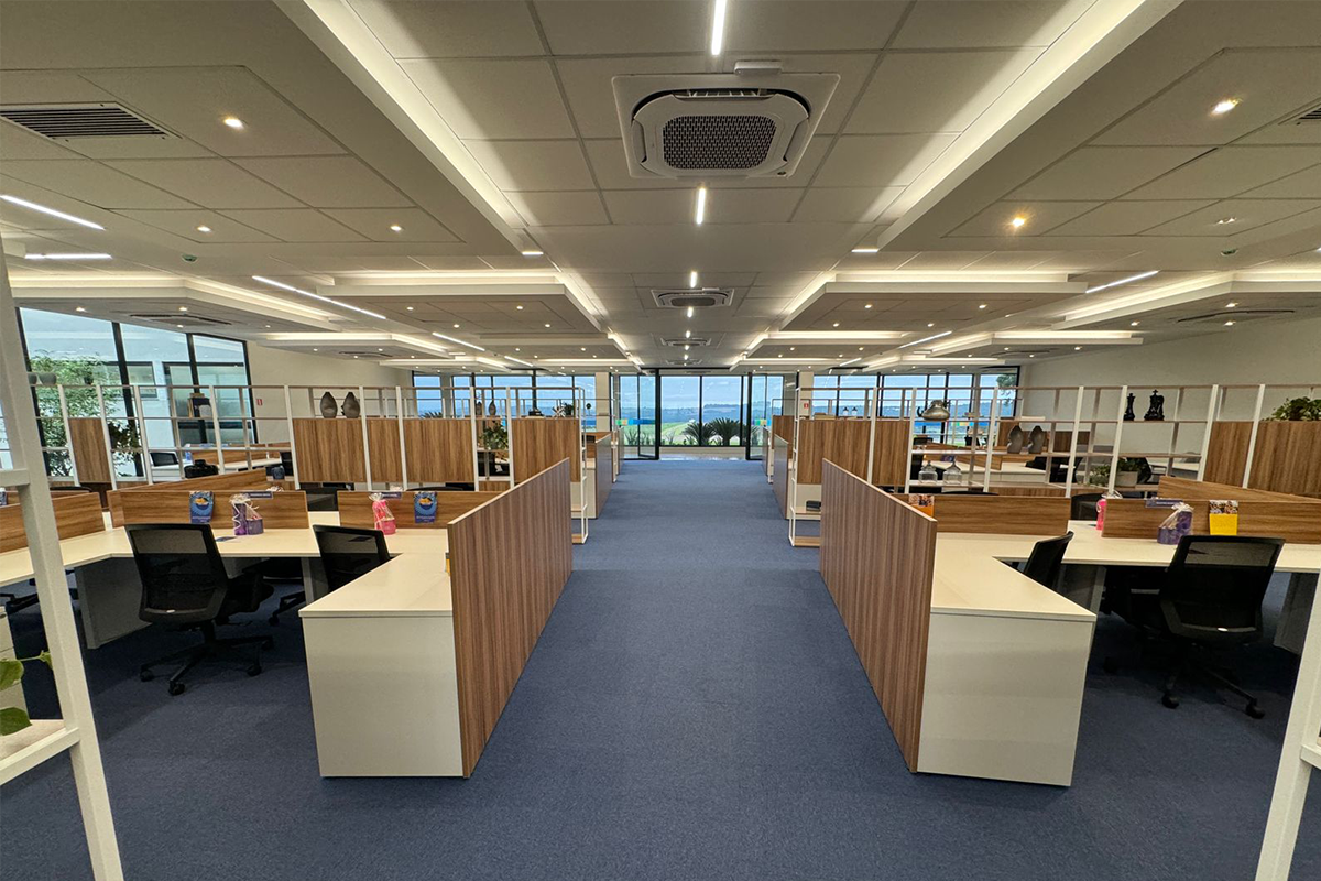 Slide 01_Desk