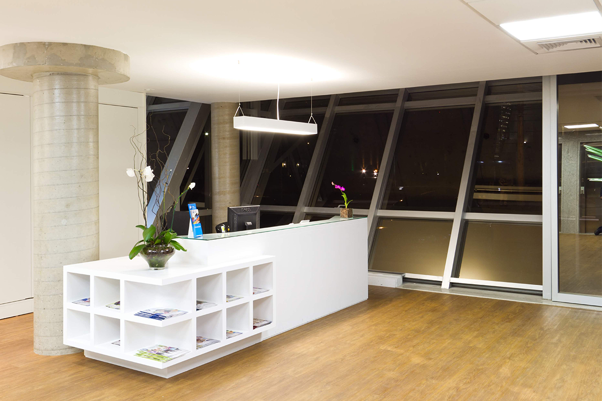 Slide 04_Desk