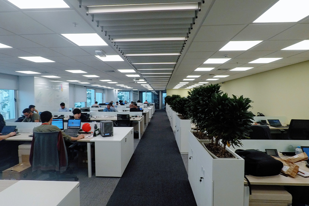 Slide 05_Desk