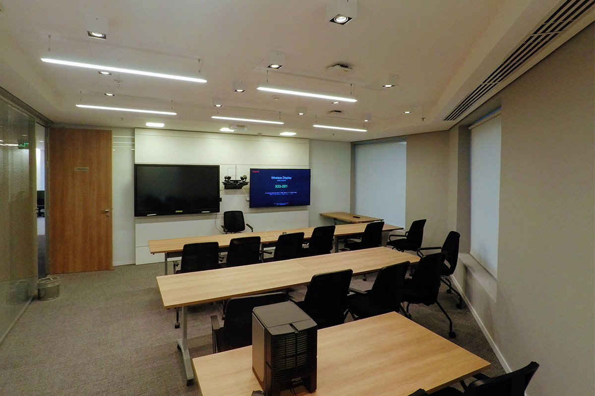 Slide 06_Desk
