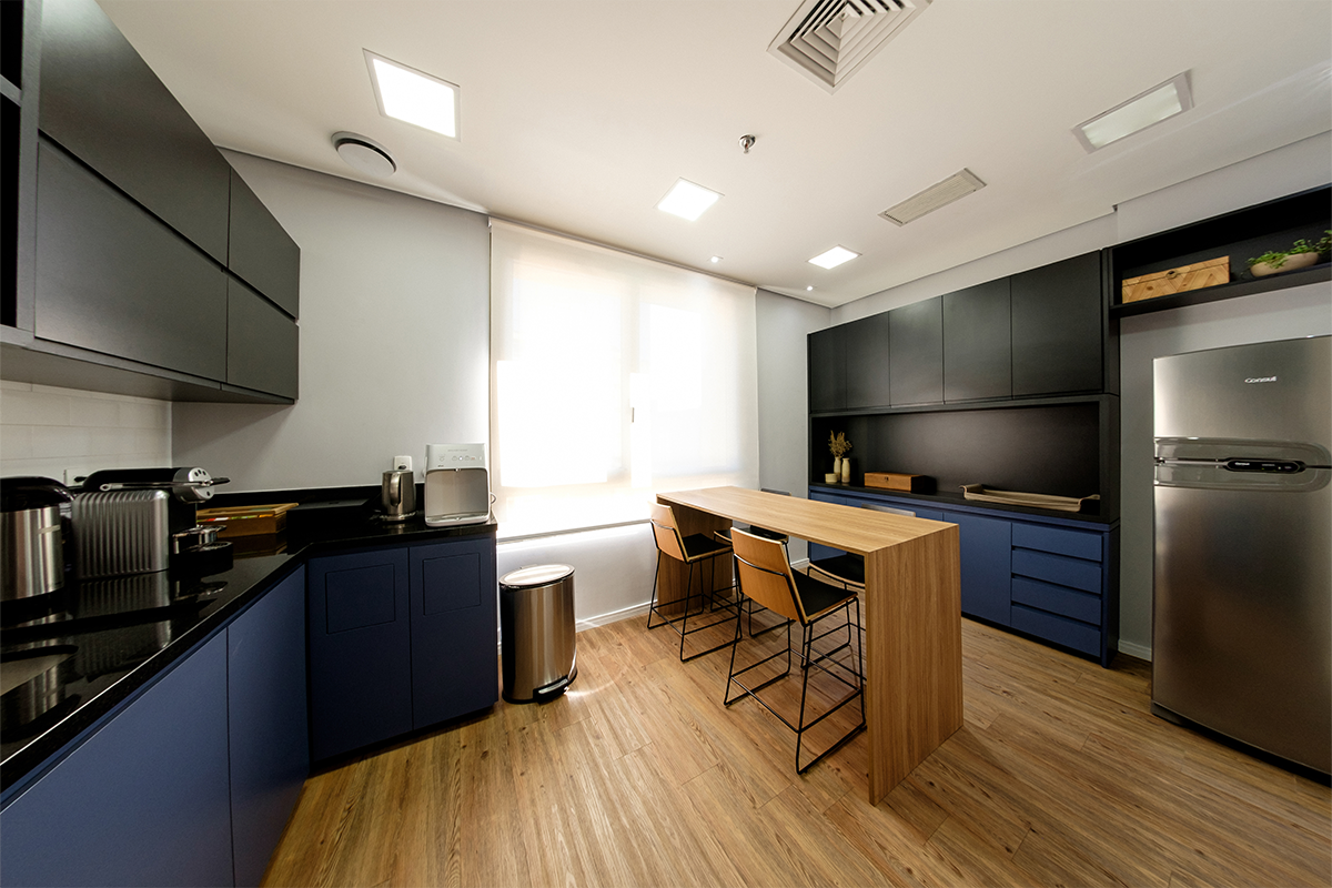 Slide 03_Desk