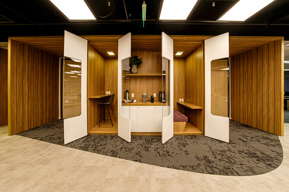Slide 05_Desk