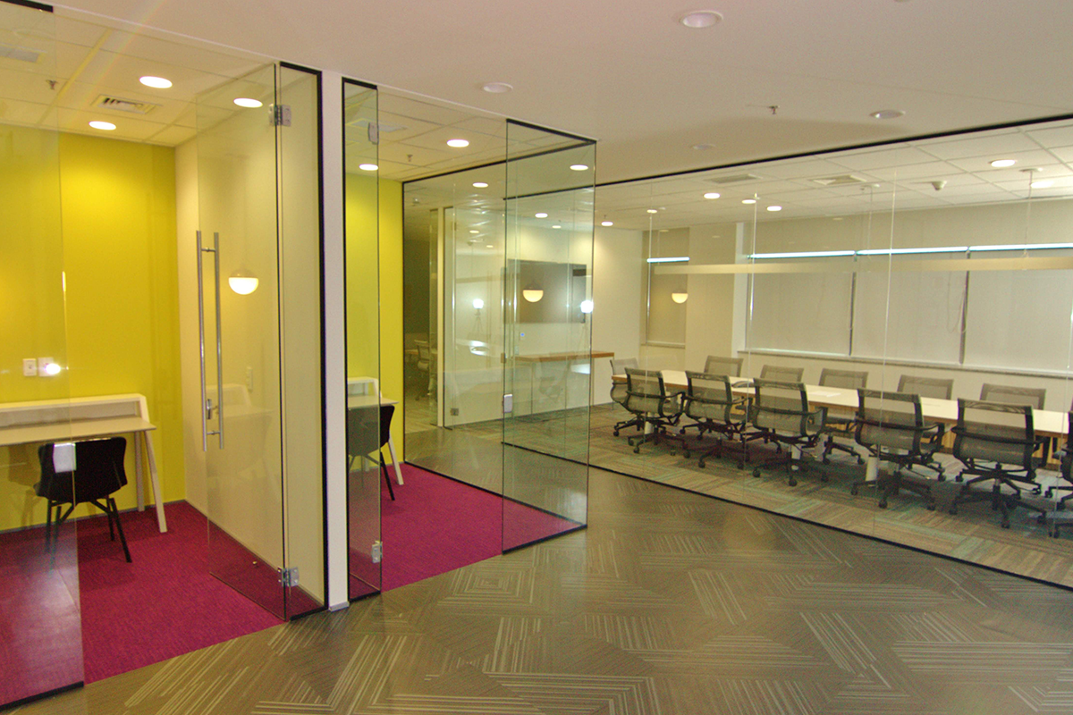 Slide 05_Desk