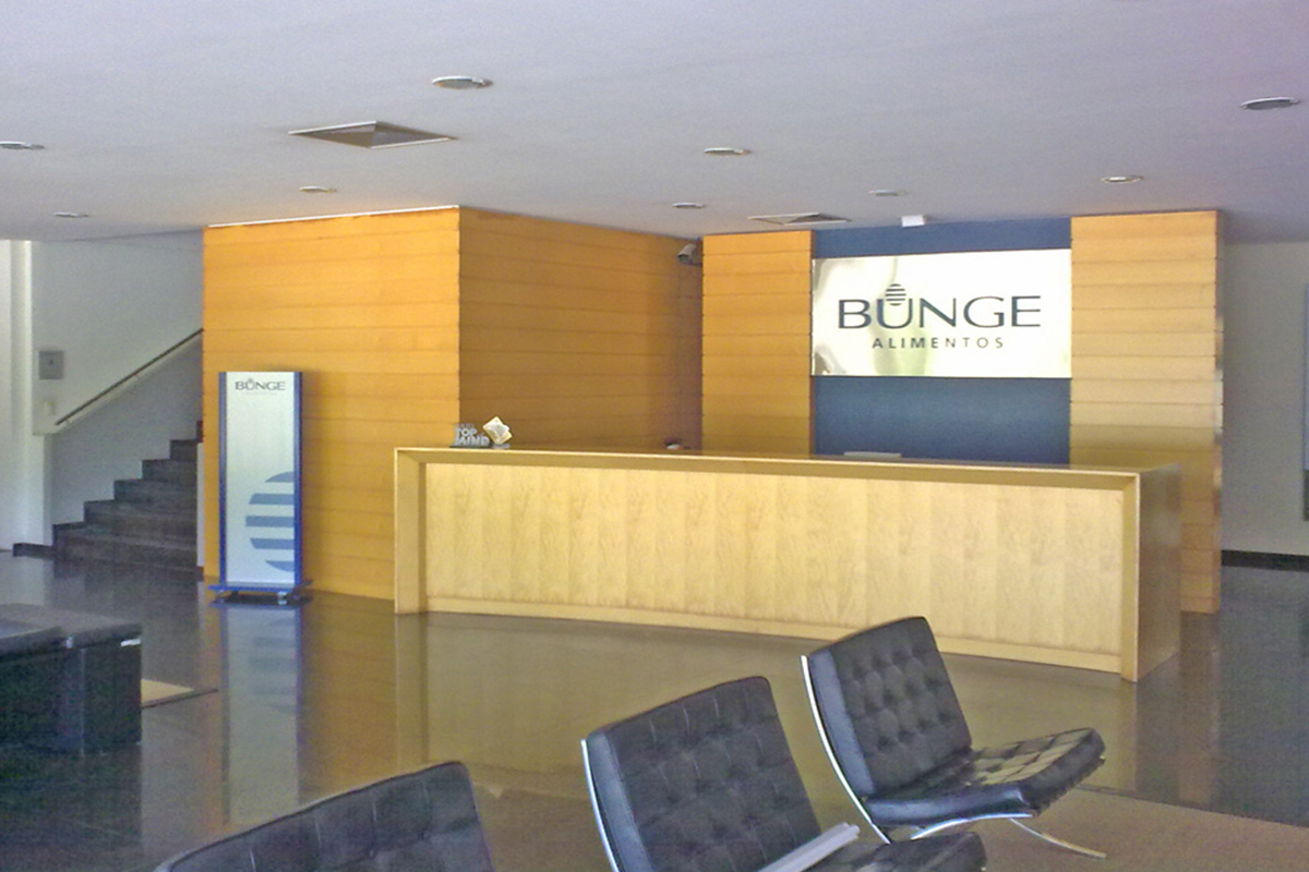 Slide 03_Desk