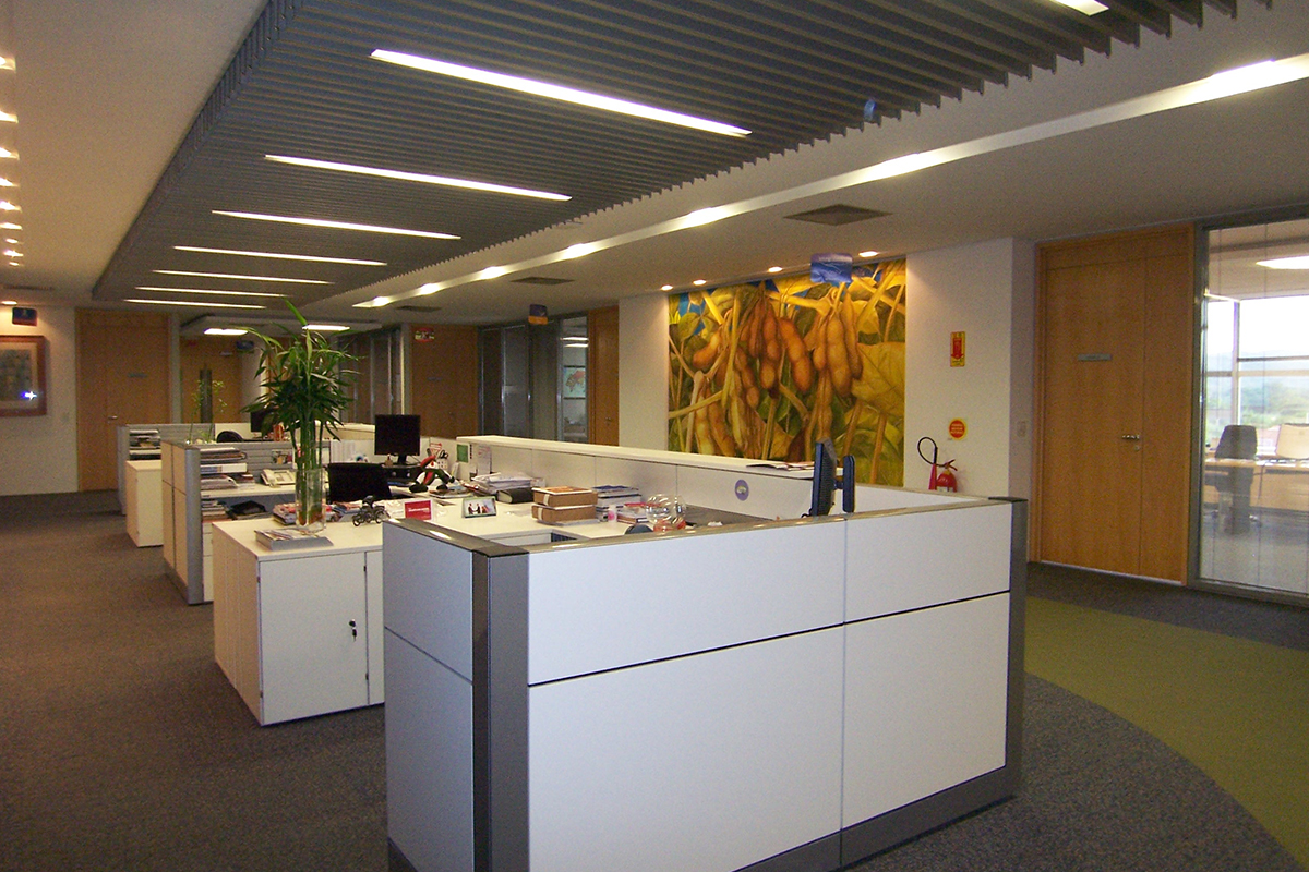 Slide 05_Desk