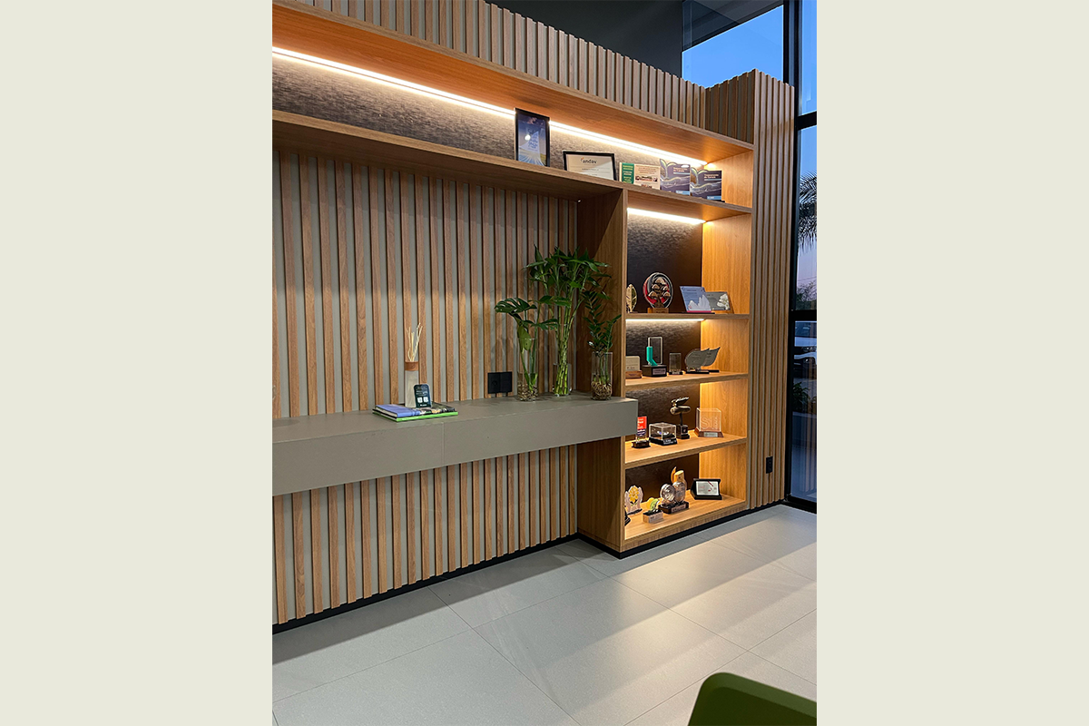 Slide 05_Desk